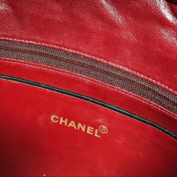 CHANEL Black Quilted Chain Shoulder Bag - Picture 6 of 8